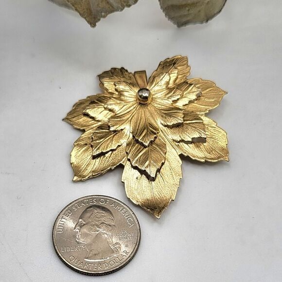 "5/$25" Vintage Gold Leaf Brooch Pin - Picture 2 of 6
